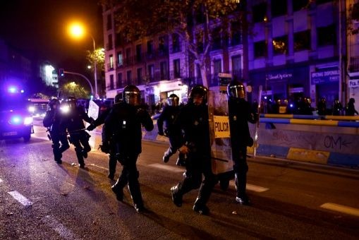 Se registra la décima noche de protestas ante la sede del PSOE en Madrid