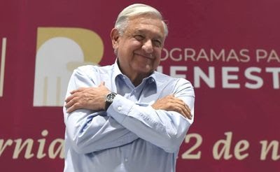 Simpatizantes le cantan “Las Mañanitas” a AMLO en La Paz, BCS