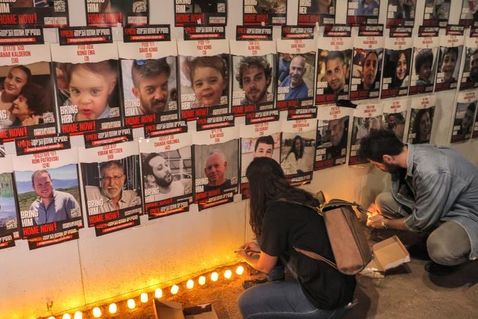 Familias de rehenes en Gaza exigen a Israel un acuerdo inmediato para liberarlos
