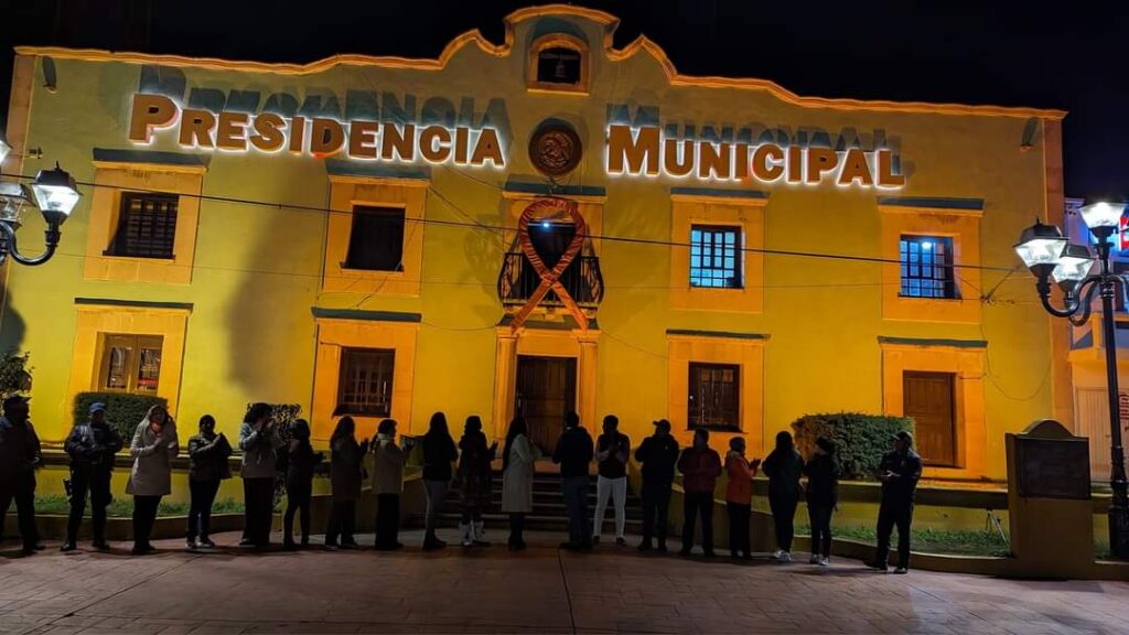 Realizan encendido naranja y exposición de fotografías