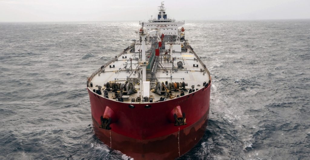 Marina de EU detiene a responsables de secuestrar barco petrolero frente a costas de Yemen