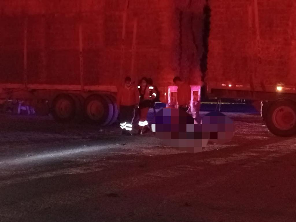 Encuentran muerto a conductor de tráiler
