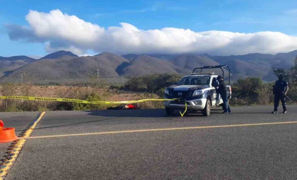 Migrante cae de plataforma de tráiler y muere atropellado en Oaxaca