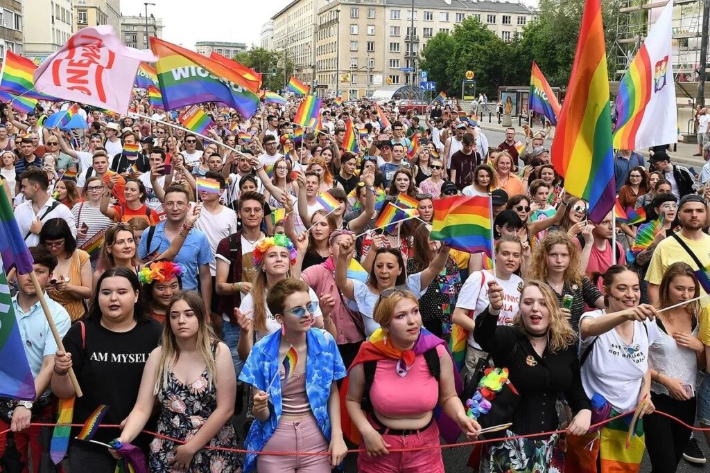 Tribunal Europeo de Derechos Humanos condena a Polonia por no reconocer a parejas homosexuales