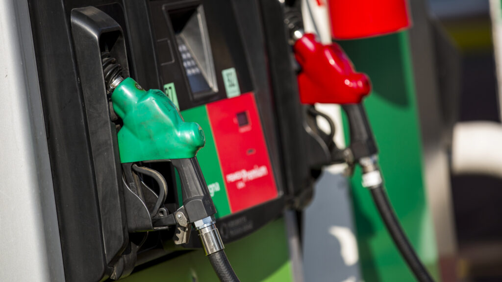 Gasolina cerrará 2023 sin estímulo fiscal del gobierno; así queda el costo