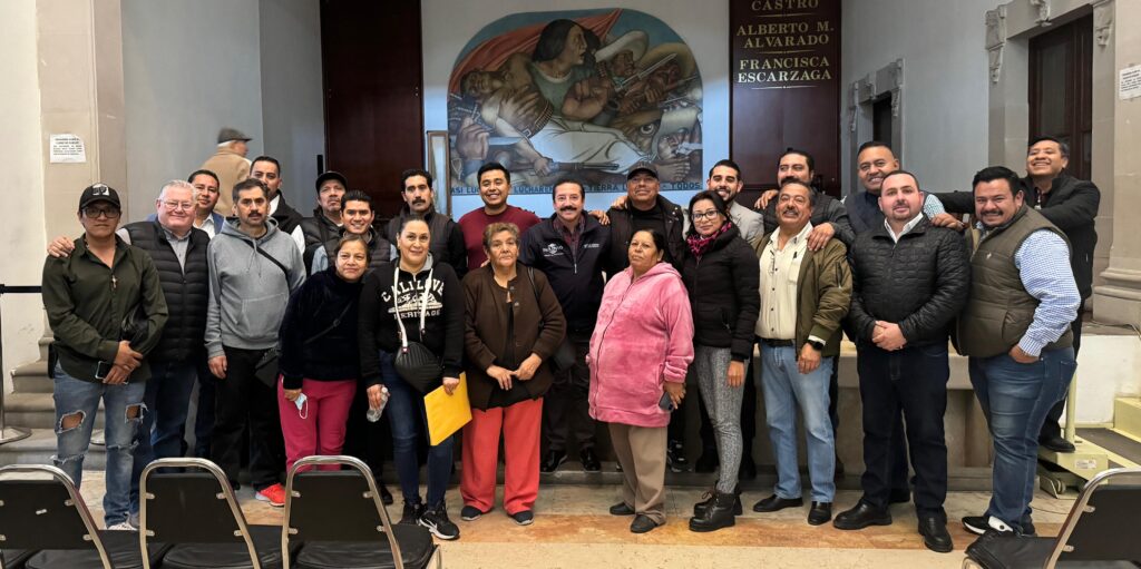 En equipo vamos por mejores condiciones para comerciantes del ex Cuartel: Toño Ochoa