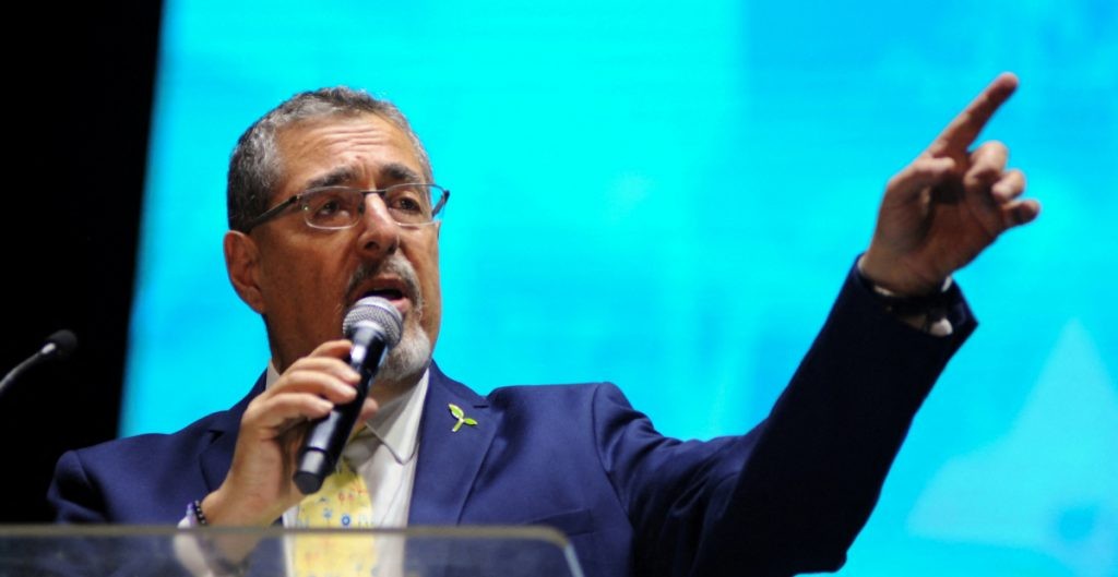 Bernardo Arévalo renuncia al Movimiento Semilla ante embate judicial