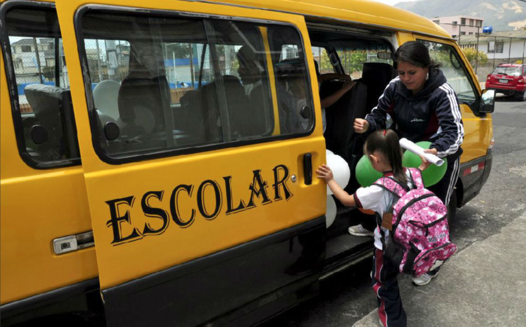 Diputados proponen transporte escolar gratuito