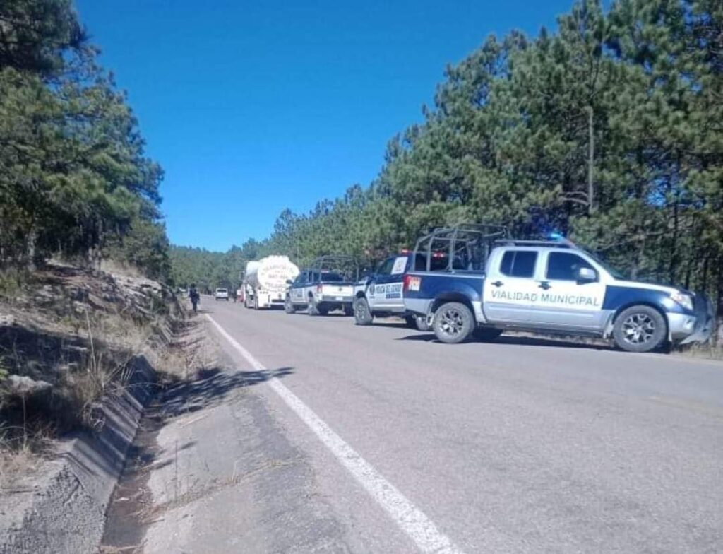 Chofer de una pipa de combustible es asesinado a balazos en la carretera a Bocoyna