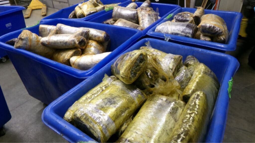 Descubren más de 10 millones de dólares en metanfetamina y cocaína escondidas en un envío de pasta de jalapeño en EE.UU.