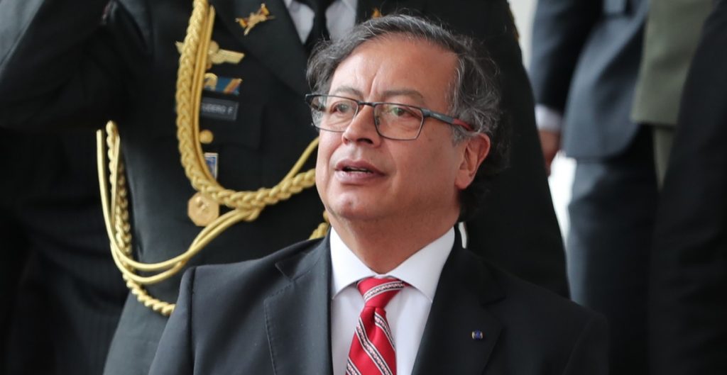 Aprobación del Gobierno de Gustavo Petro cae a 35%, su nivel más bajo