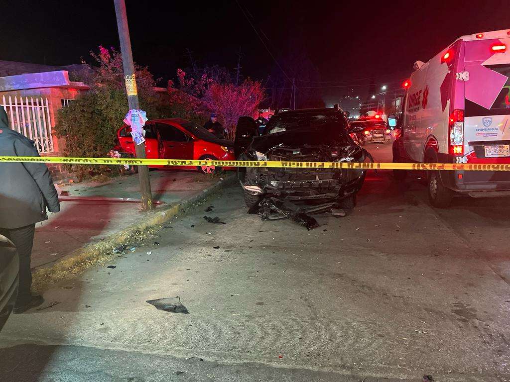 Dos heridos de gravedad tras fuerte accidente vehicular