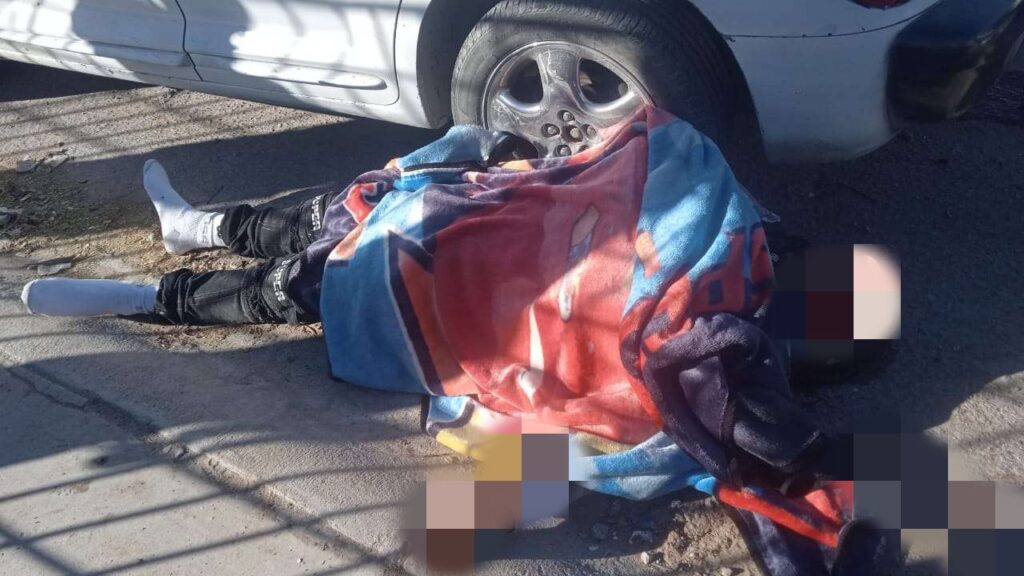 Asesinan a un hombre afuera de un domicilio en Juárez; recibió 14 disparos