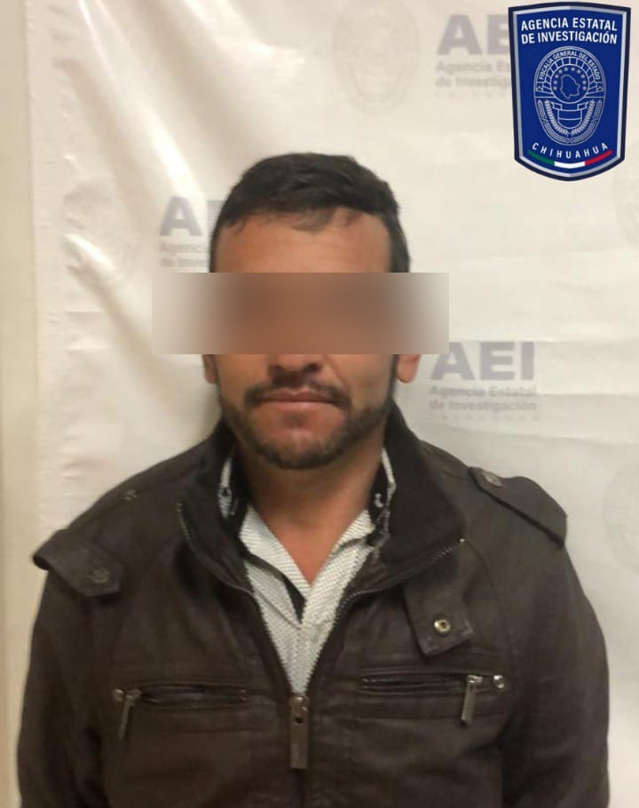 Provocó un accidente en la carretera y fue detenido; dejó una plataforma cargada y sin señalamientos