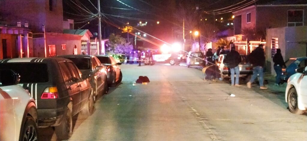 Joven es asesinado en plena vía pública; los responsables huyeron a pie