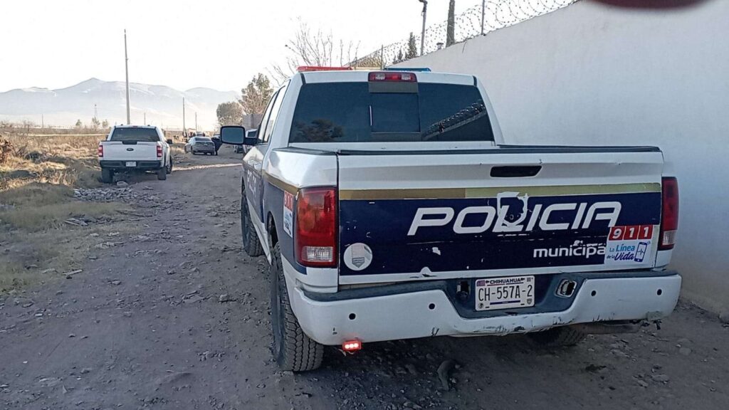 Lo asesinan y dejan encobijado a las orillas de la ciudad; le dejaron una cartulina