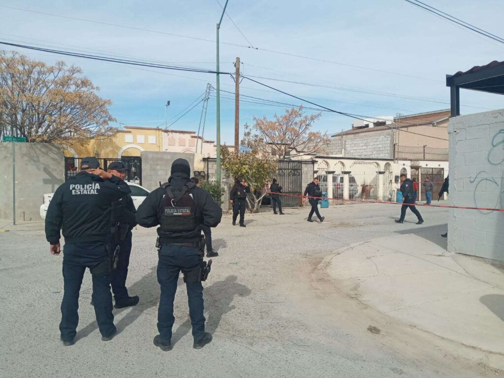 Asesinan a balazos a una pareja en calles de Juárez; los identifican de manera extraoficial