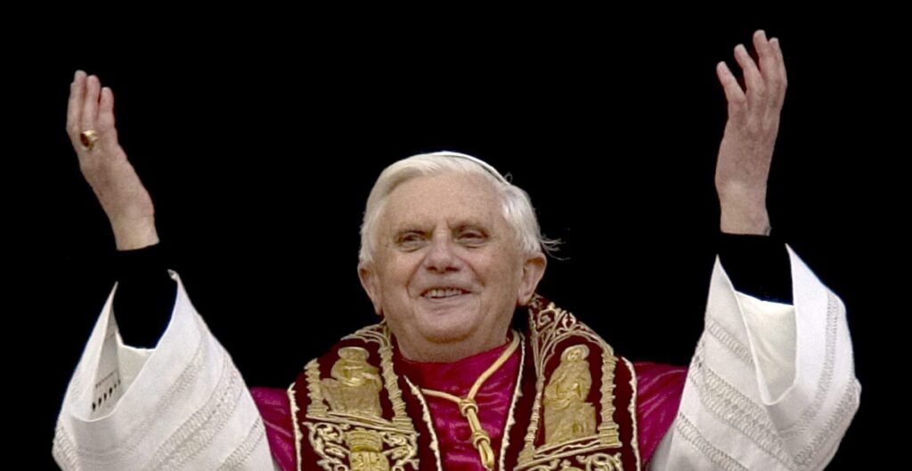 Vaticano conmemora un año de la muerte de Benedicto XVI con una emotiva misa
