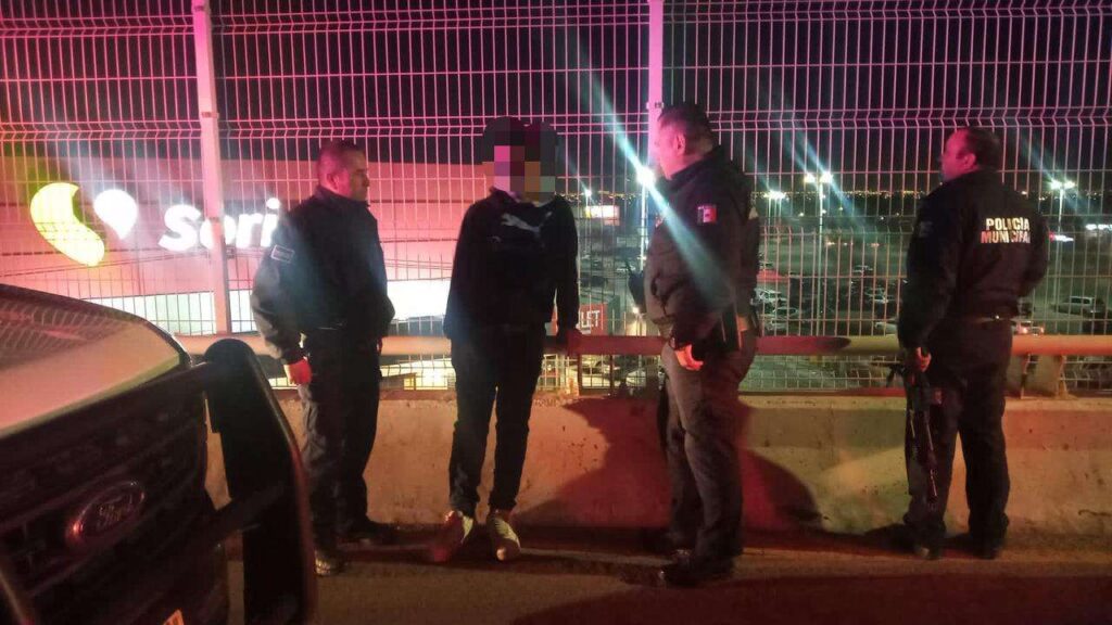 Rescatan a adolescente en un puente, intentaba terminar con su existencia 