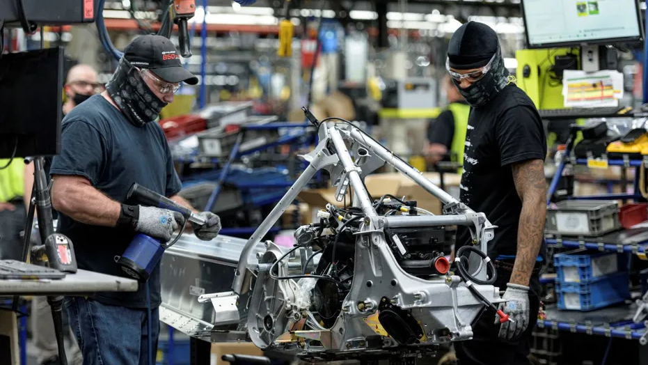 Cae un 0.2% el personal ocupado del sector manufacturero en octubre: Inegi