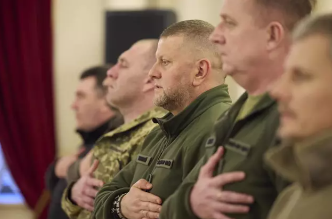 Ucrania confirma el hallazgo de micrófonos en las oficinas del comandante en jefe de sus FFAA