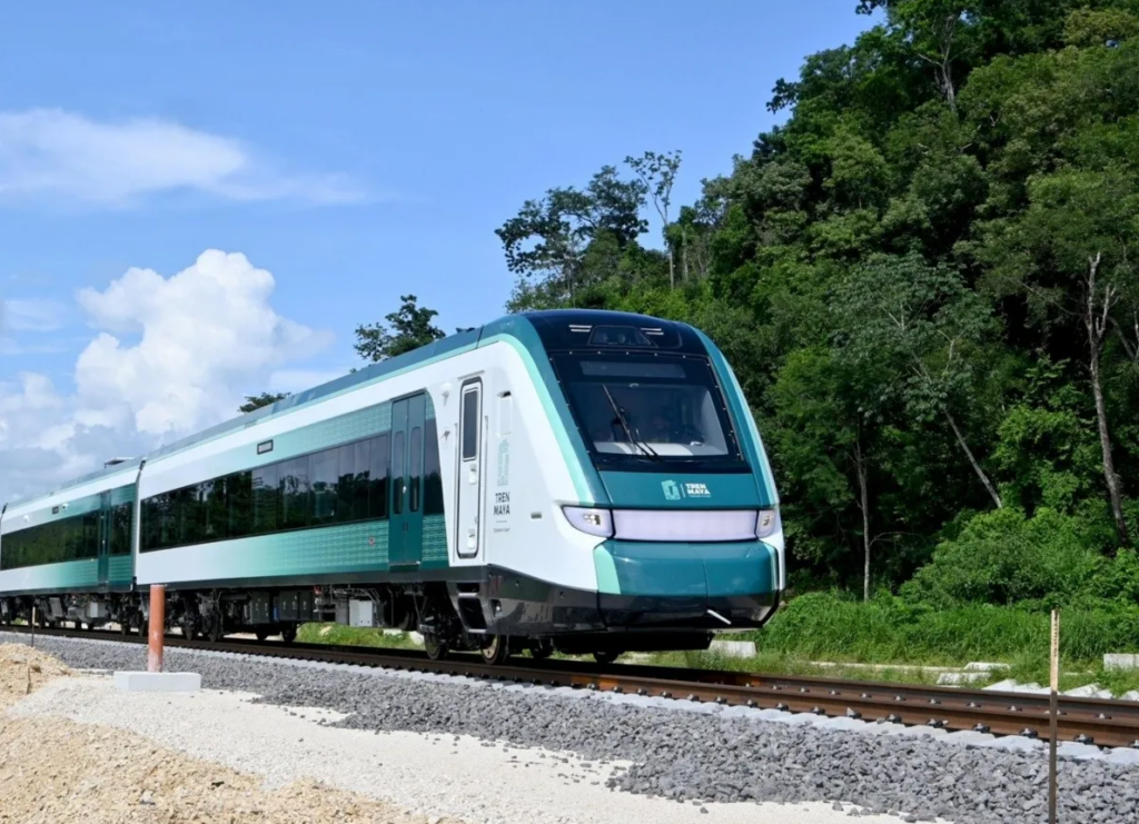 AMLO inaugura segunda etapa del Tren Maya; viaja de Cancún a Palenque