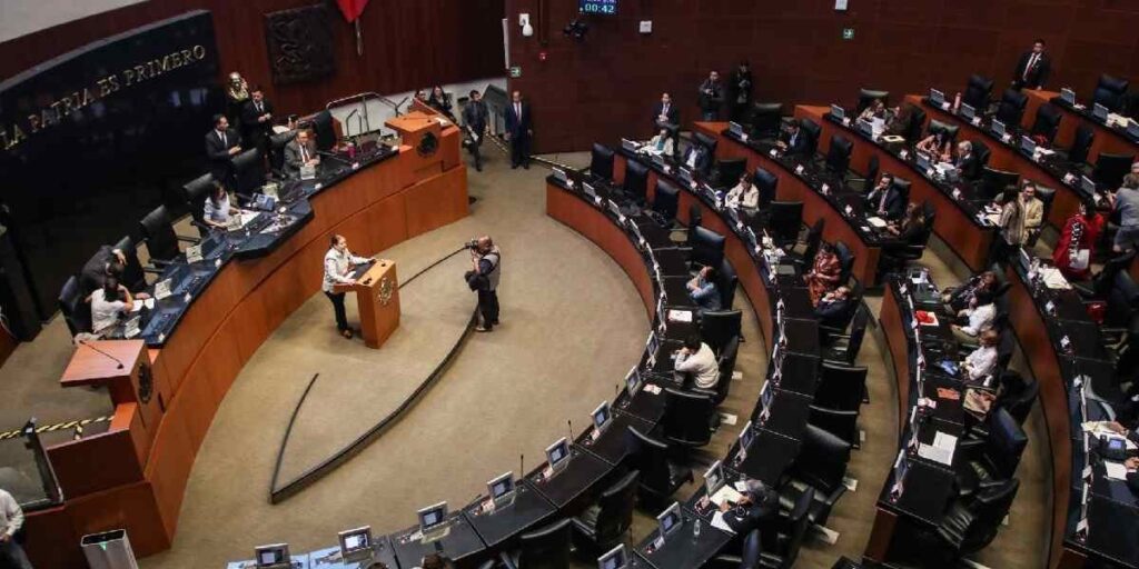 ¿Cuánto recibirán de aguinaldo diputados y senadores este 2023?