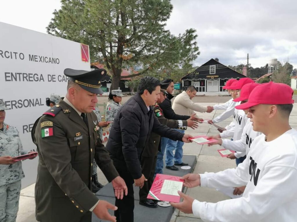 Entregan cartillas del servicio militar nacional