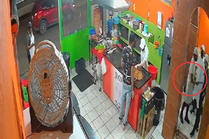VIDEO: Taquero apuñala a su compañero por bajar el volumen de la música