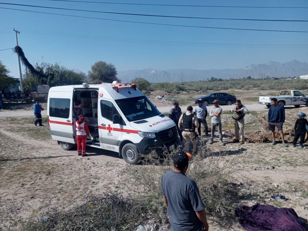 Sentado en las vías esperó que el tren lo arrollara