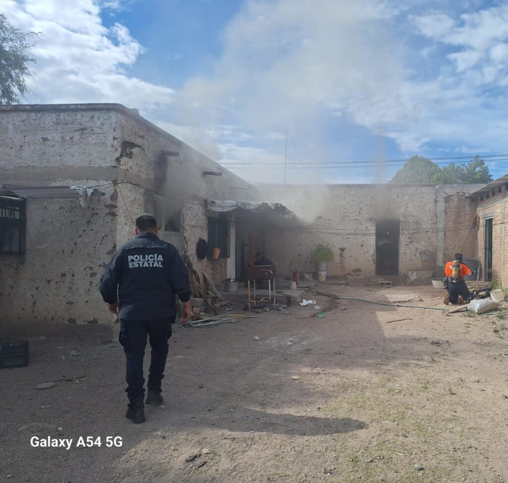 Otra vez policías estatales la hacen de bomberos