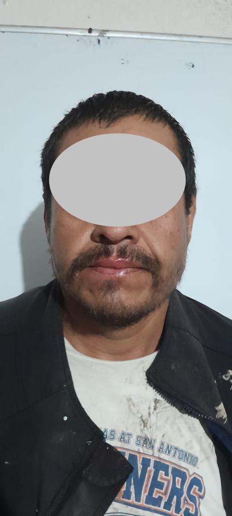 Padres golpean a sus menores hijos