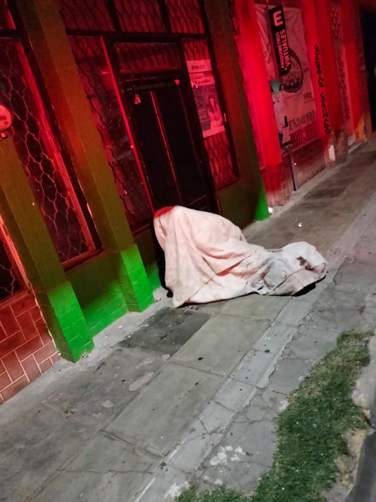 Indigentes prefieren el congelante frío que el albergue