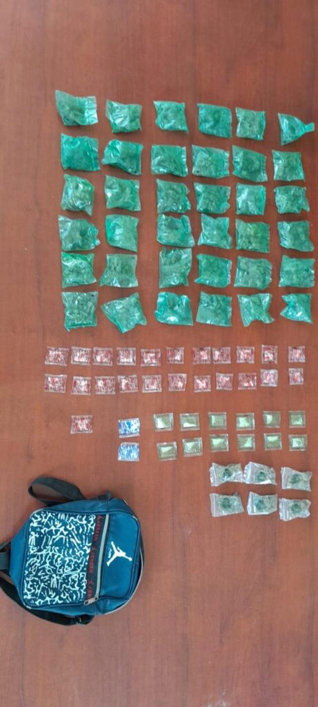 Detienen a cinco con gran cantidad de droga (fotos)