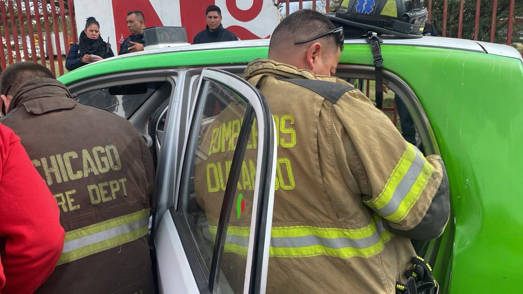Paramédicos salvan a un taxista (video)