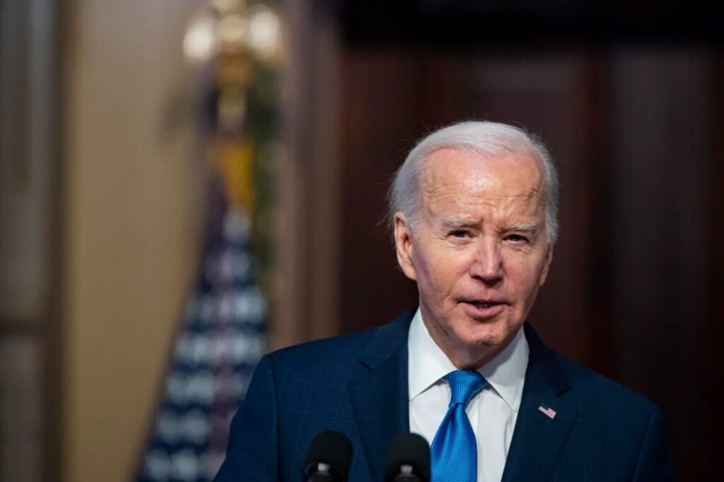 Biden está dispuesto a desmantelar asilo en EU a cambio de ayuda para Ucrania