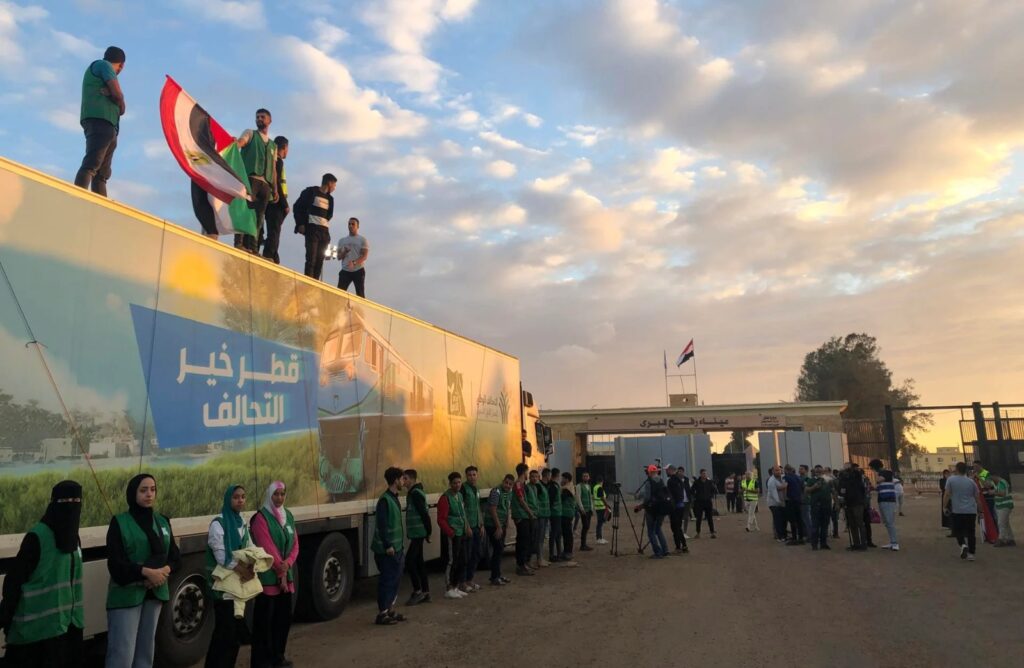Israel cede y autoriza entrada de ayuda humanitaria a Gaza