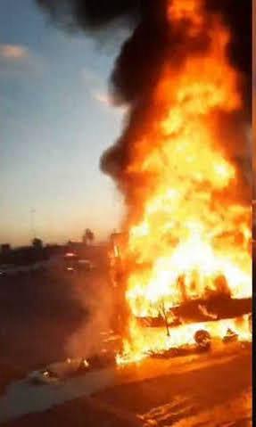 Choque e incendio de moto grúa