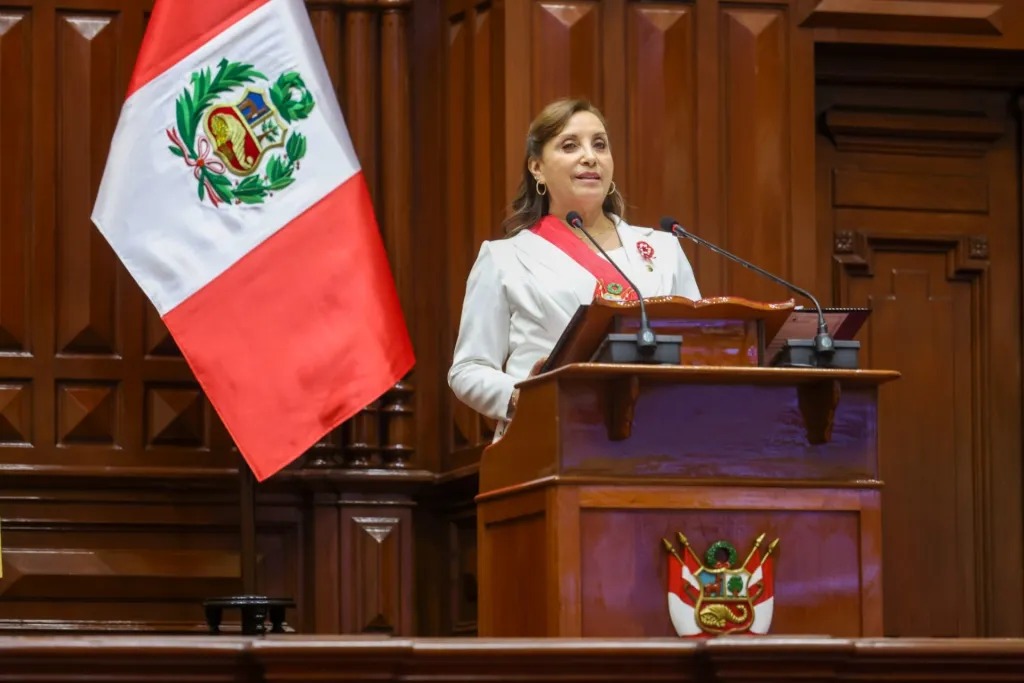 Perú descarta que sus embajadores regresen a México y Colombia tras crisis diplomática