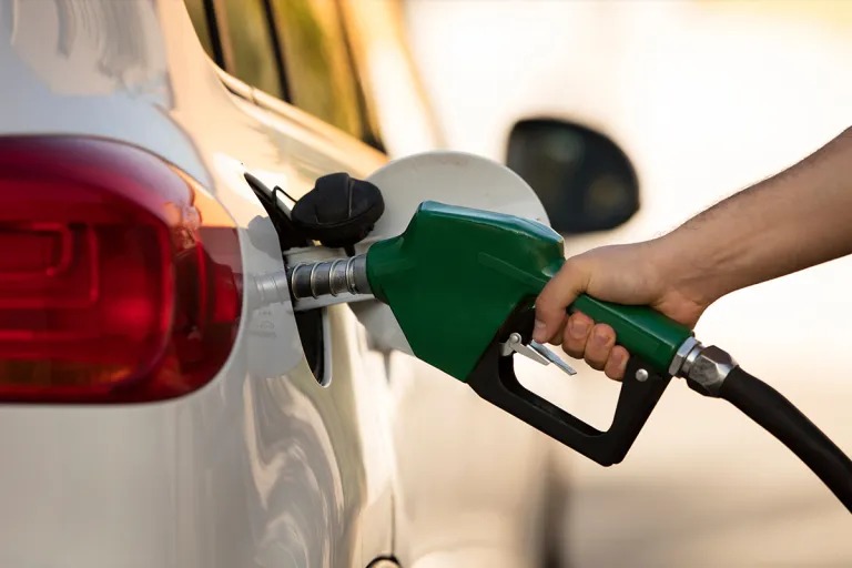 AMLO espera que para 2024 México deje de comprar gasolina