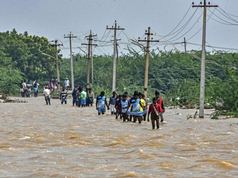 Lluvias en India dejan 10 muertos y miles de desplazados 