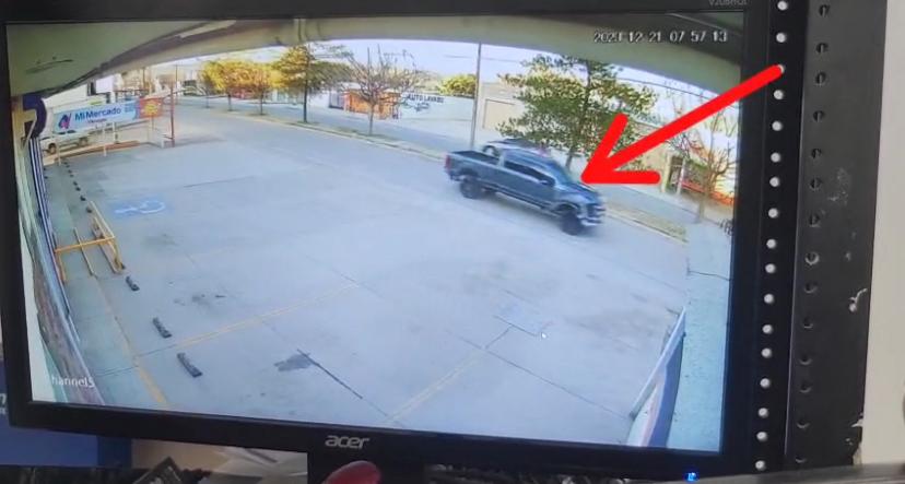Revelan video de camioneta que escapa tras matar a motociclista