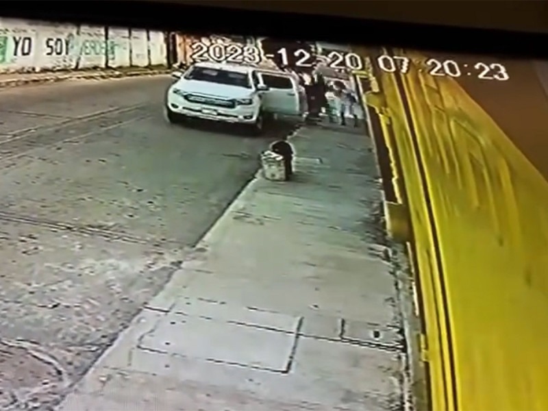 Captan en VIDEO el secuestro de abuelita afuera de su tienda