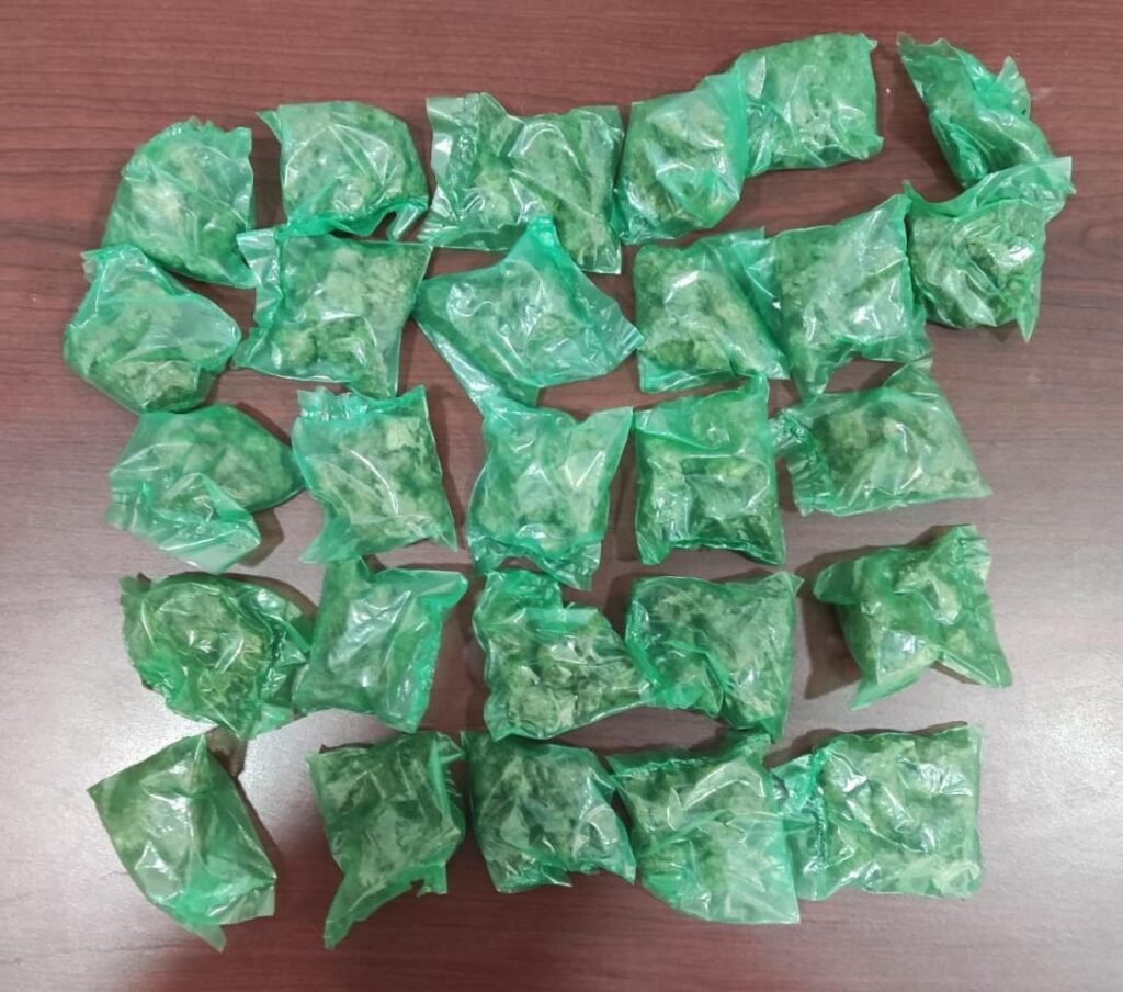 Mochila con droga  abandona un sujeto y corrió