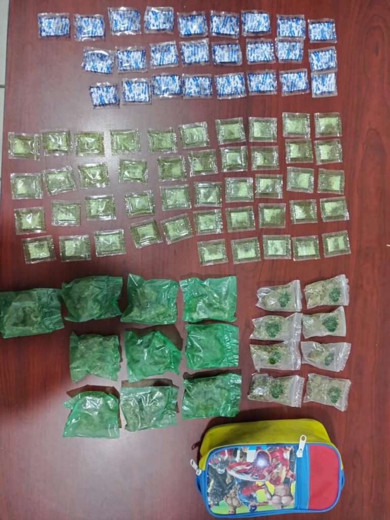 Corrió y abandonó la droga que vendía