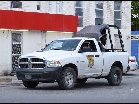 Abandonan vehículo tras robarlo con violencia