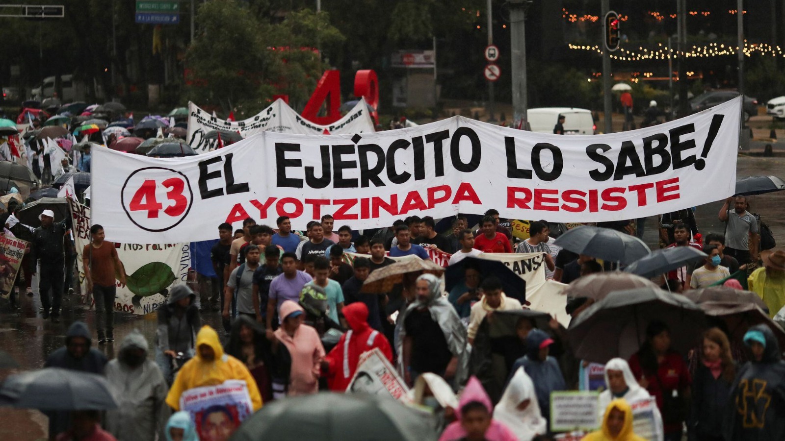AMLO ordena abrir archivos del caso Ayotzinapa a padres de los 43 ...