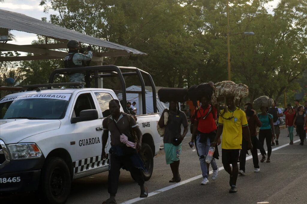 Caravana migrante denuncia más restricciones tras reunión entre México y EU