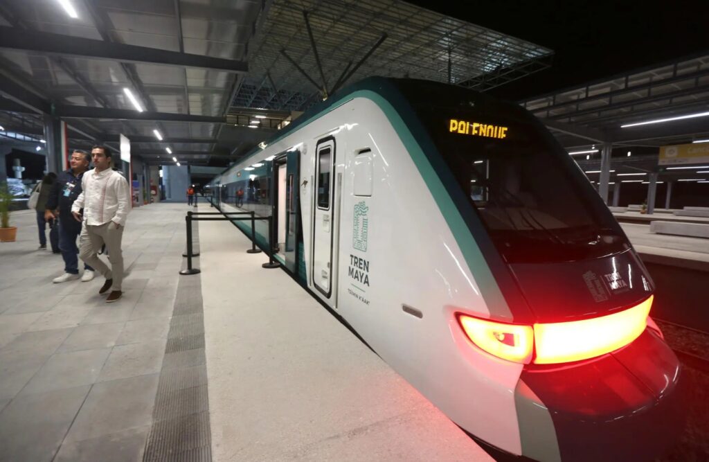 Gustavo Petro se inspira en Tren Maya para construir línea férrea en Colombia