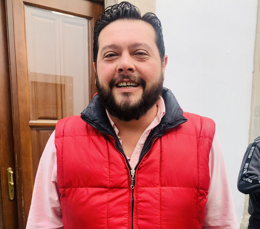 No tenemos ningún problema con vendedores que se acerquen a tramitar su permiso para el 14: Humberto Santana